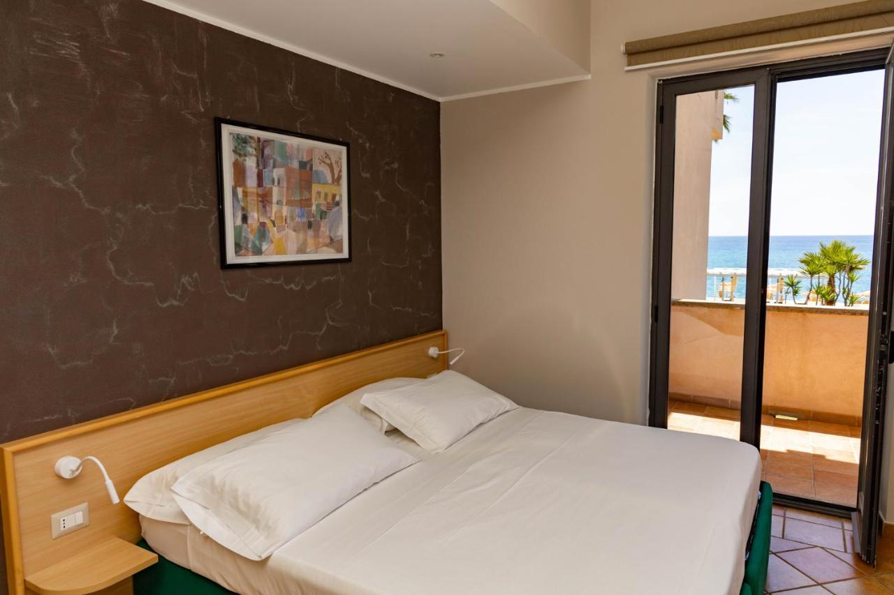 Hotel Federica リアーチェ・マリーナ エクステリア 写真