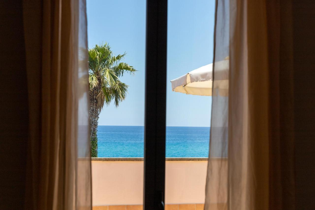 Hotel Federica リアーチェ・マリーナ エクステリア 写真